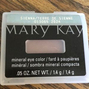 Mary Kay mineral eye color in Sienna